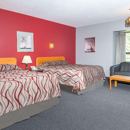 Super 8 Mount Hope/Hamilton International Airport Hotel Exterior photo