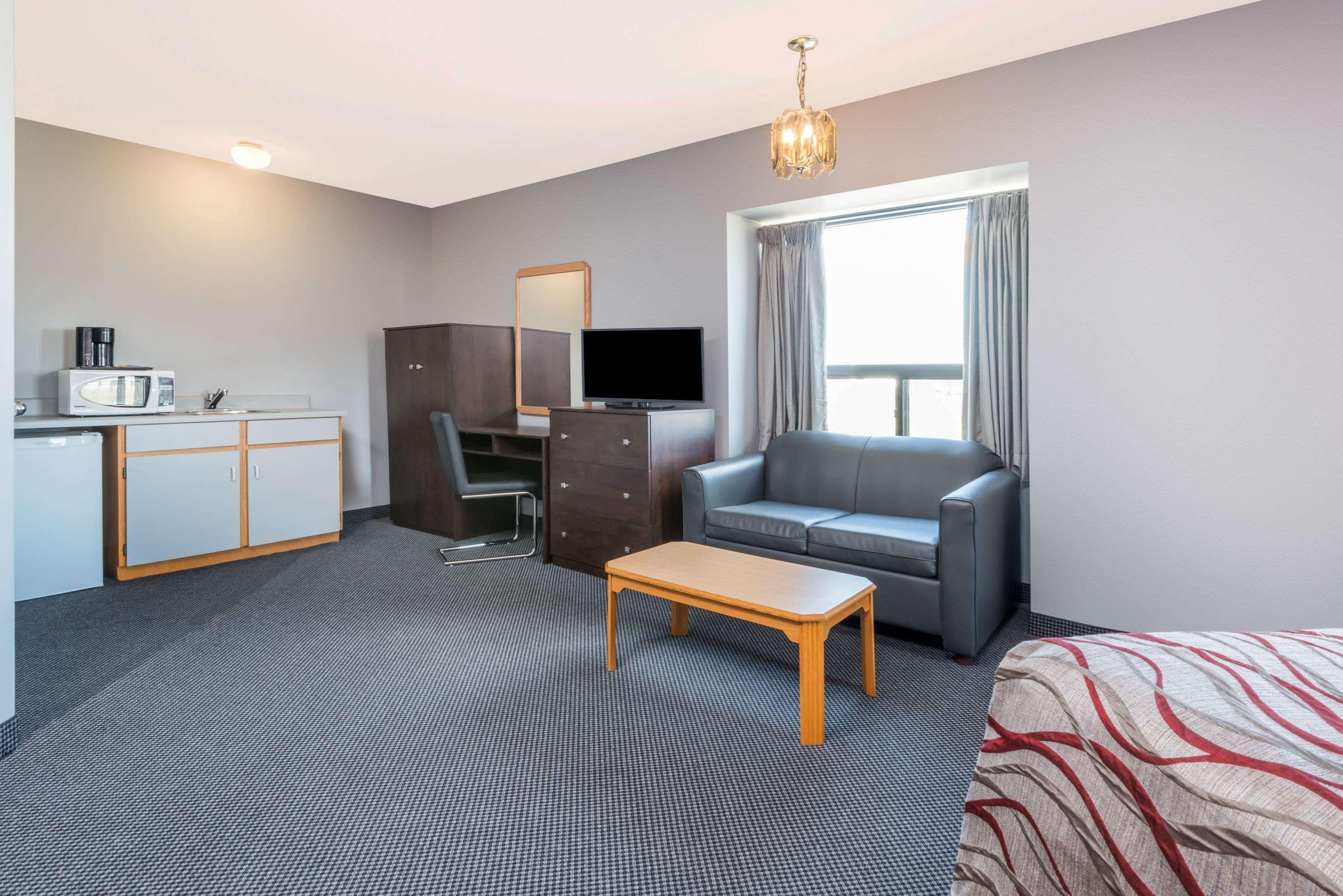 Super 8 Mount Hope/Hamilton International Airport Hotel Exterior photo