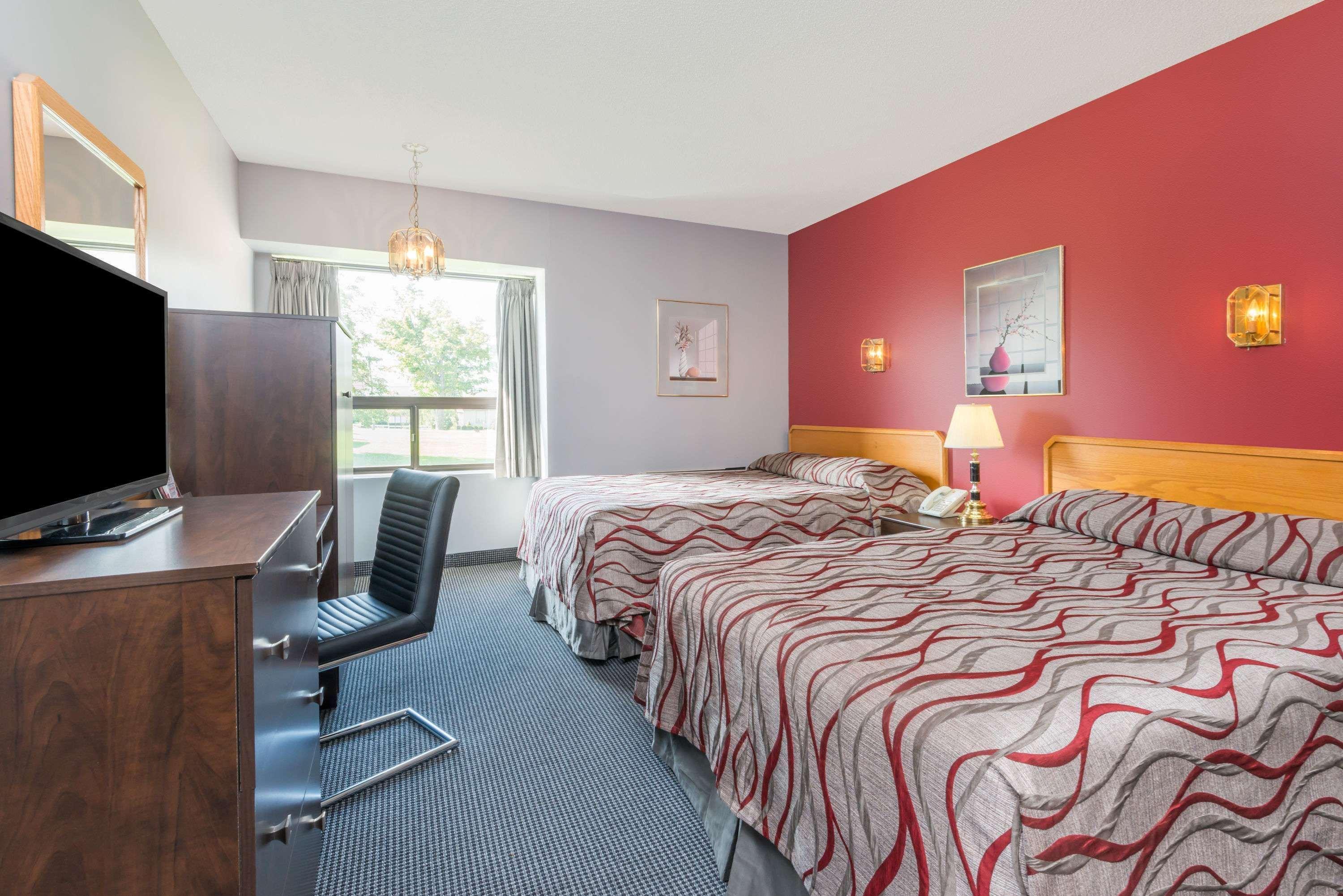 Super 8 Mount Hope/Hamilton International Airport Hotel Exterior photo